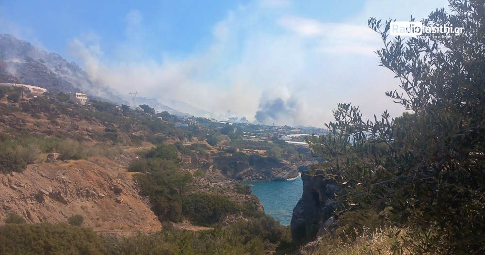 Σε πλήρη εξέλιξη η πυρκαγιά με κατεύθυνση το δασάκι του Κουτσουρά – Ζημιές σε σπίτια, ένας τραυματίας