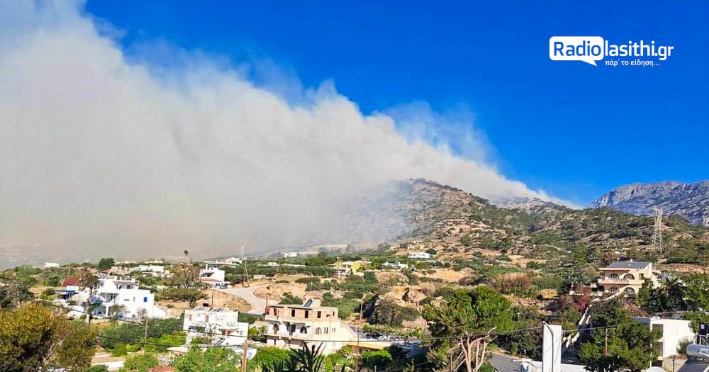 Σε πλήρη εξέλιξη η πυρκαγιά με κατεύθυνση το δασάκι του Κουτσουρά – Ζημιές σε σπίτια, ένας τραυματίας