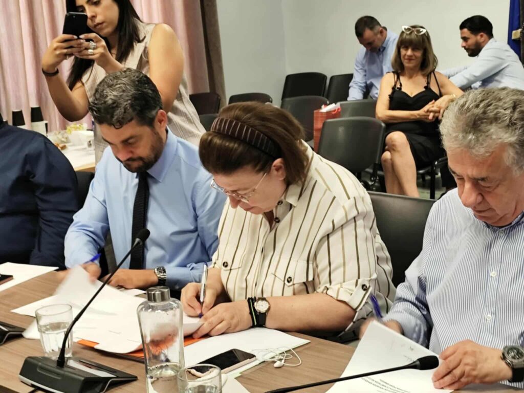 Μενδώνη