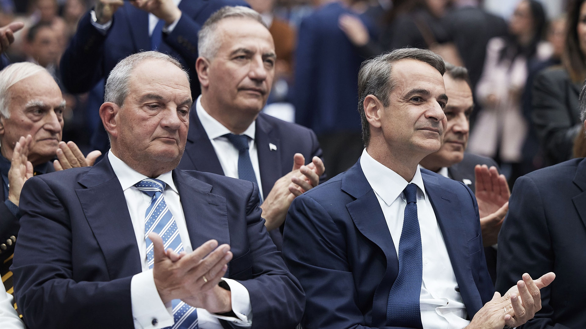 Ν.Δ.