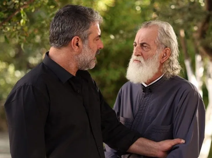 Δύο μαύρα πουκάμισα